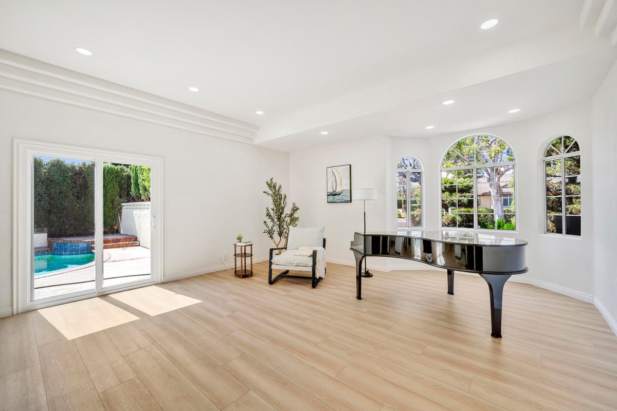 Presto S60 Gloss Black piano shell staged in a bright living room